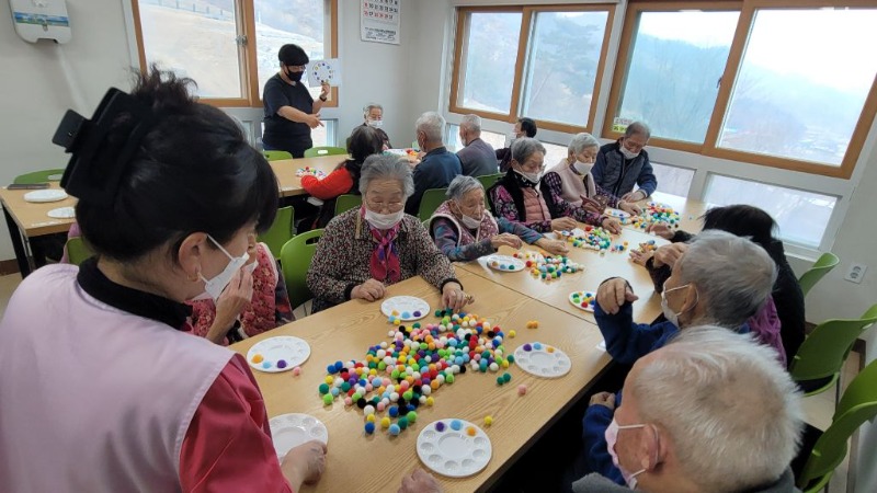 파레트와 색깔공.jpg